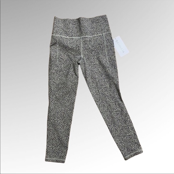 Athleta Salutation Stash II Textured 7/8 Tights in Micro Cheetah Black/Sea Salt - Picture 3 of 3